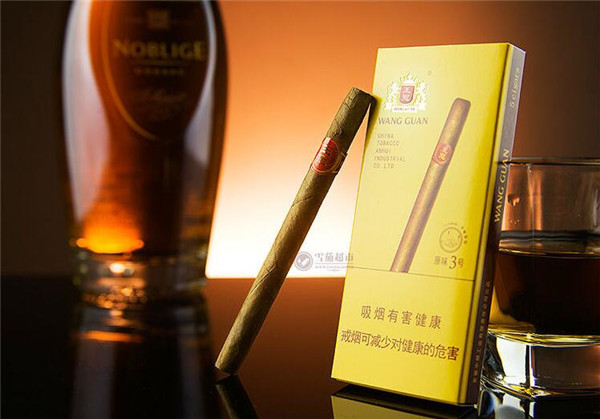 蓝盒子高档的香烟叫什么